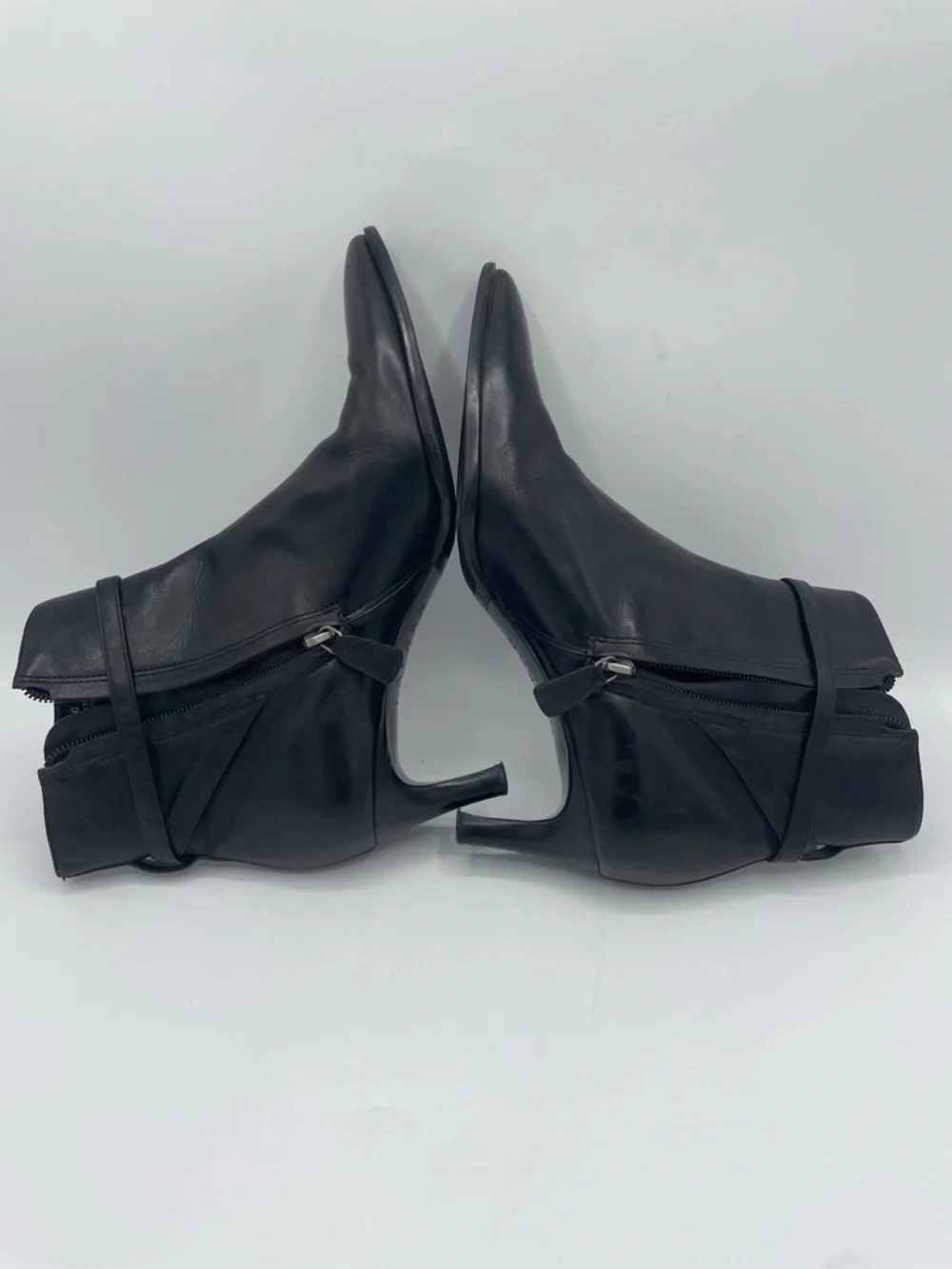 Lauren Ralph Lauren Robynn Classic Black Leather Pointed-Toe Ankle Boots